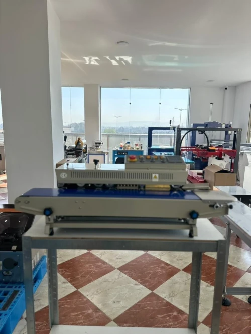 Soudeuse en continue horizontale avec marqueur rotatif solide FRBM-810I