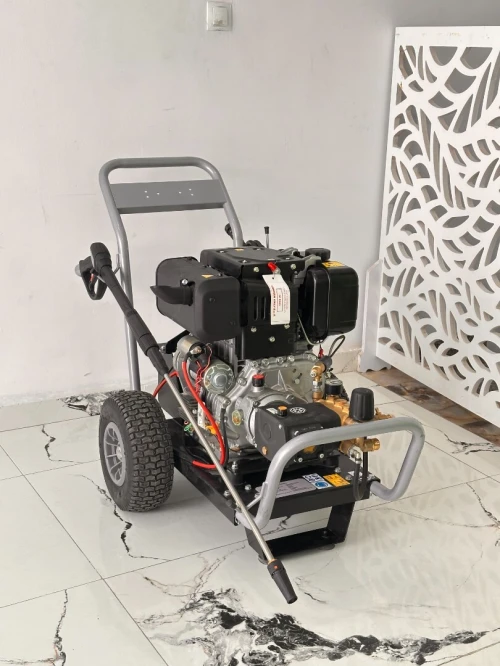 Nettoyeur haute pression professionnel IPC BENZ 200/17 DIESEL