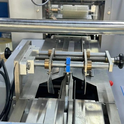 Machine flowpack YC323