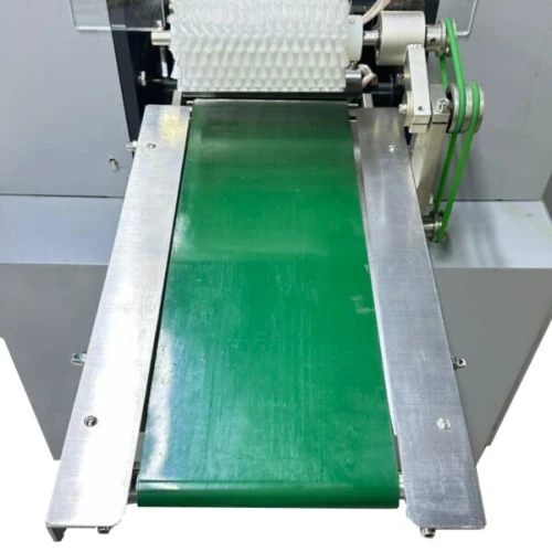 Machine flowpack YC323