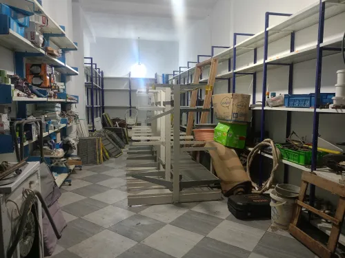 Lot d'étagères pour magasin complet et étagère contrale marque allemande