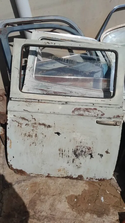 Un lot de porte de voiture