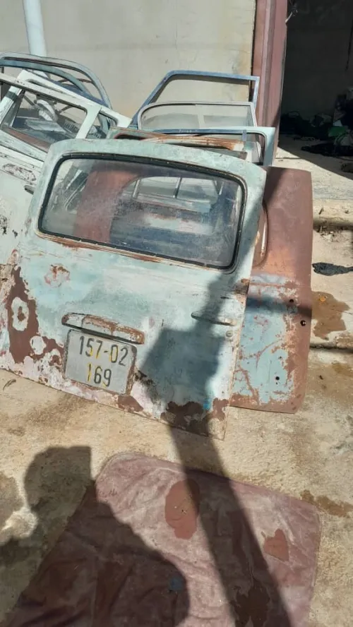 Un lot de porte de voiture