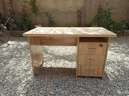 bureau trois tiroires