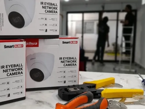Installation De Caméras De Surveillance تركيب كاميرات المراقبة