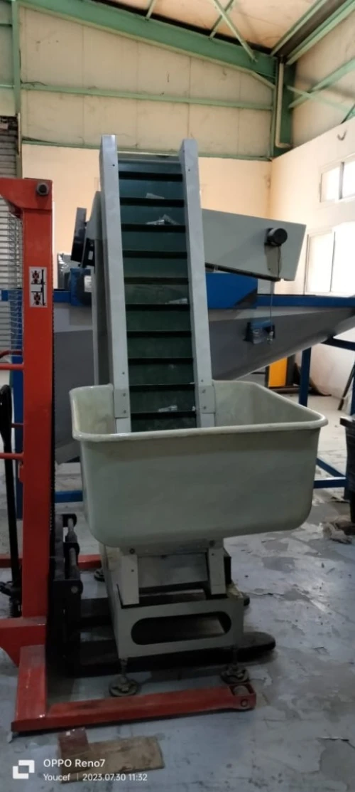 آلة نفخ العبوات البلاستيكية Machine souffleuse PET de 00 ML jusqu'à 4L1/