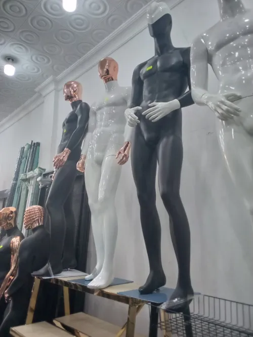 Mannequin de magasin / مانكا محلات تجارية