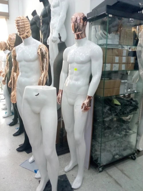 Mannequin de magasin / مانكا محلات تجارية