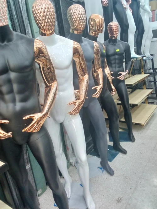 Mannequin de magasin / مانكا محلات تجارية