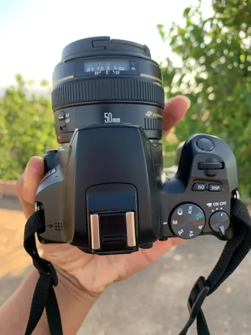 canon 250 d  les click 8 k avec objectif 50 mm 1.8 
