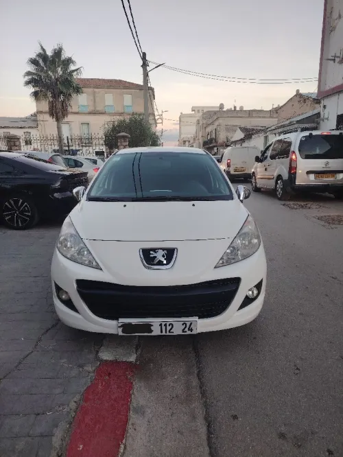 Peugeot 207 2012 Fennec