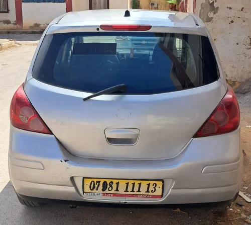 Nissan Tiida 5 portes 2011 Tiida 5 portes