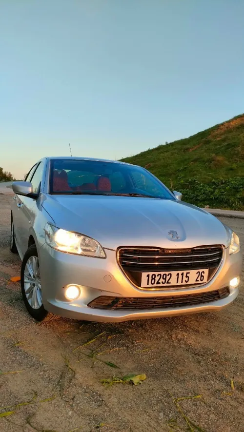 Peugeot 301 2015 pack luxe 