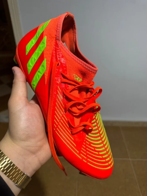 Souliers de foot Adidas original pointure 43