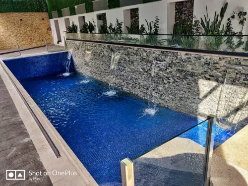 Construction , Rénovation et Entretien de Piscines ( Publics et Privés)