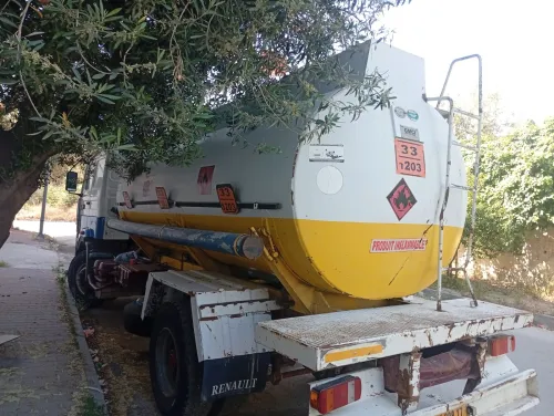 Camion citerne à carburant