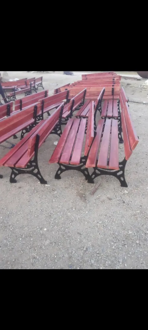 banc public . Corbeille public 