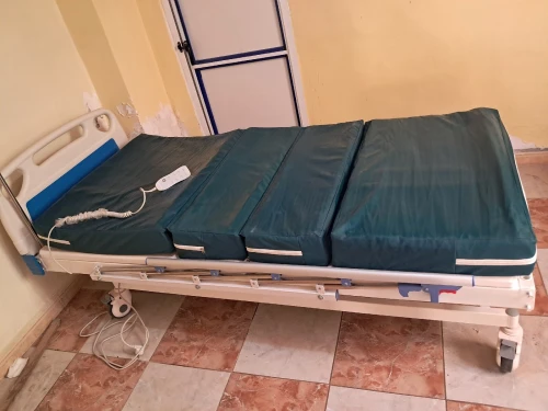 Lit médicalisé électrique multi positions têtes de lit ABS