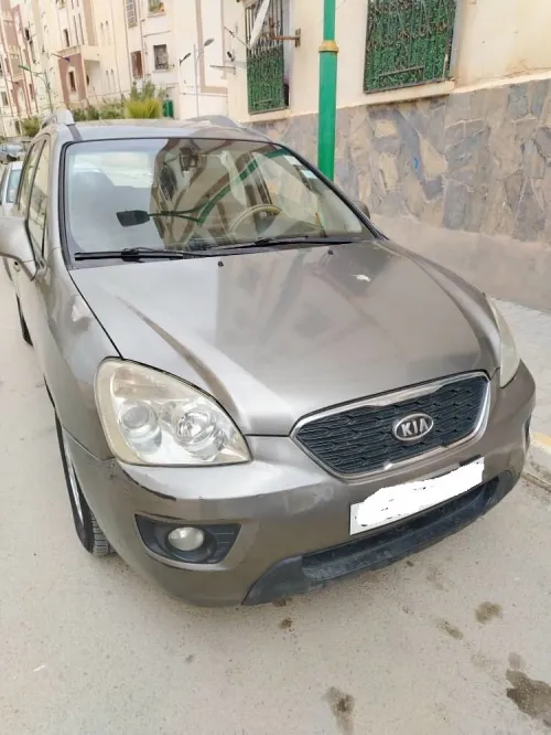 Kia Carens 2010 3 box