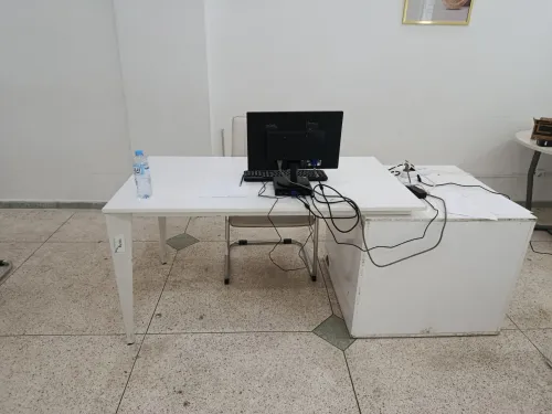 Bureau avec caisson
