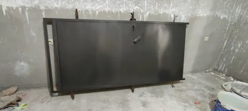 باب حديد بلاندي جديد غير مستعمل خارج من عند السودار