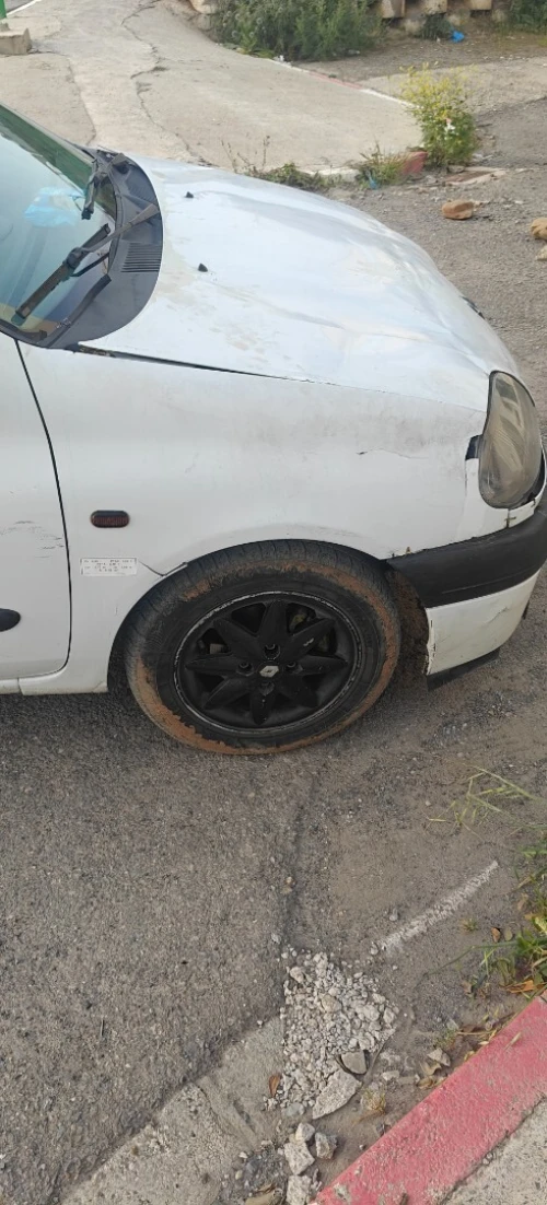 Renault Clio 1 2000 DEBZA