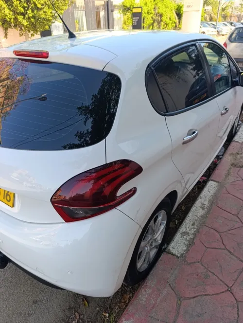 Peugeot 208 2016 