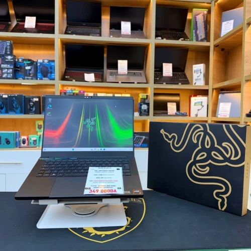 RAZER BLADE 14 AMD RYZEN 9 8945HS NVIDIA RTX 4070 32GB RAM 1TB SSD ECRAN 14 QHD+ 240HZ