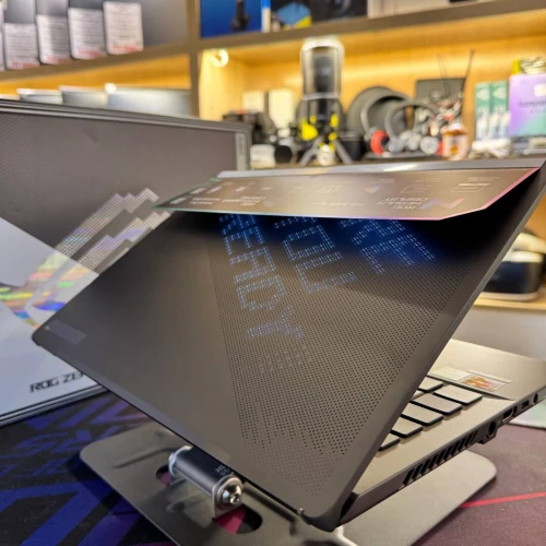 ASUS ROG ZEPHYRUS G14 AMD RYZEN 7 7735HS NVIDIA RTX 4060 32GB RAM 512GB SSD ECRAN 14 QHD 165HZ