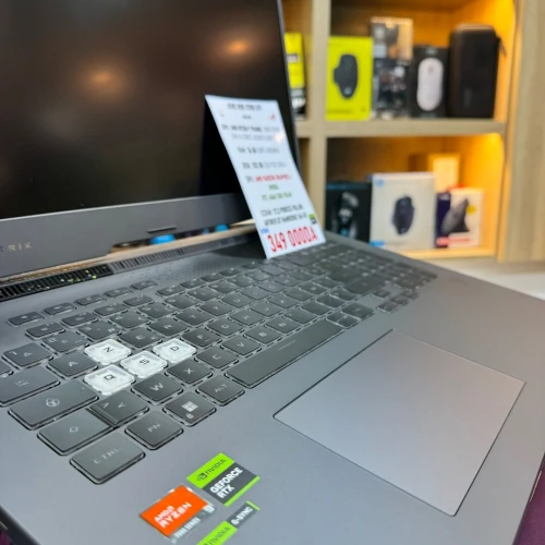 ASUS ROG STRIX G17 AMD RYZEN 9 7940HX NVIDIA RTX 4060 32GB RAM 1000 GB SSD 