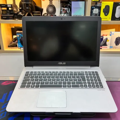 ASUS ZENBOOK UX510 I7 7500U NVIDIA GTX 950 8GB RAM 128GB SSD + 1TB SSD 