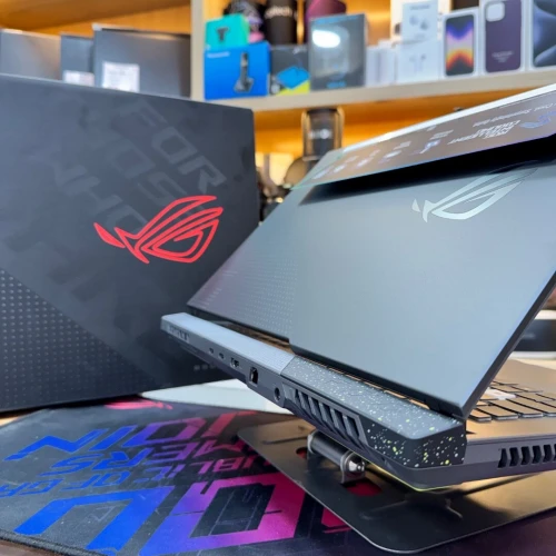 ASUS ROG STRIX G17 AMD RYZEN 9 7940HX NVIDIA RTX 4060 32GB RAM 1000 GB SSD 