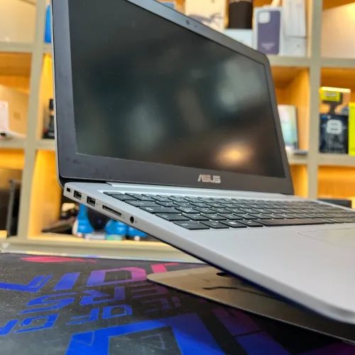 ASUS ZENBOOK UX510 I7 7500U NVIDIA GTX 950 8GB RAM 128GB SSD + 1TB SSD 