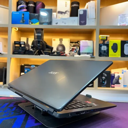 ACER ASPIRE 17 AMD E1 4GB RAM 256GB SSD 
