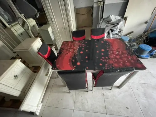 table de cuisine avec chaises bon etat