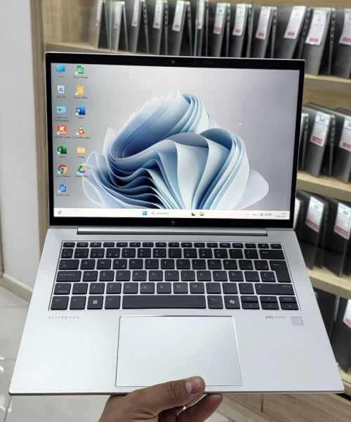 HP EliteBook 845 G11 Ryzen 7 PRO 8840HS 32G 512 SSD 14" WUXGA