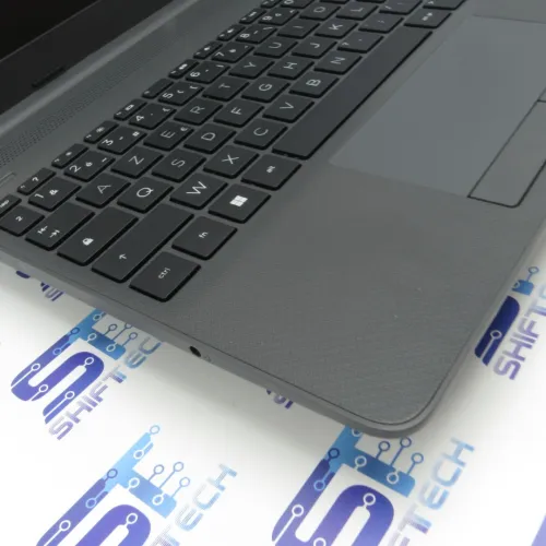 HP LapTop 15 15.6" i3 10Th 8G 256 SSD Full HD 