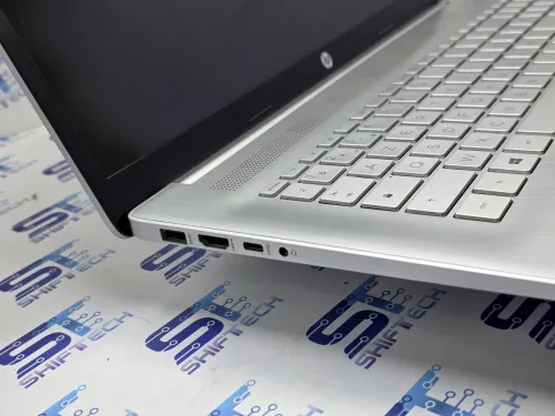 HP Laptop 17 Ryzen 5 5500U 8G 256 SSD 17.3" Full HD