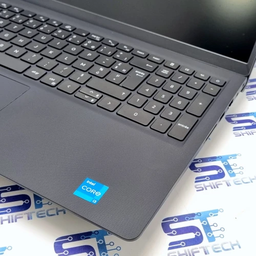 Dell Vostro 3520 i3 1215U 8G 256 SSD 15.6" Full HD
