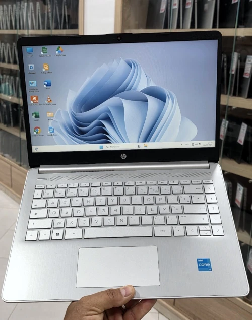 HP Laptop 14s i3 1215U 8G 256 SSD 14" Full HD