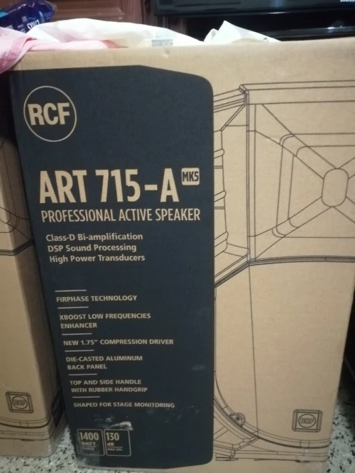 02 enceintes amplifiée RCF  