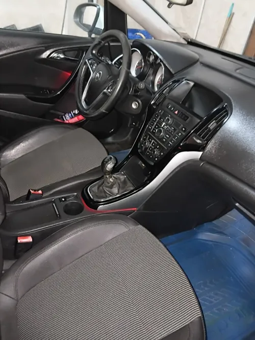Opel Astra 4 portes 2015 Astra 4 portes