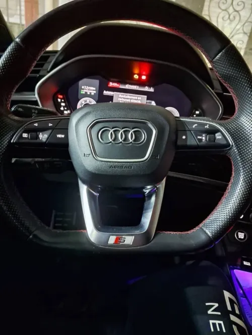 Audi Q3 2022 Blak édition