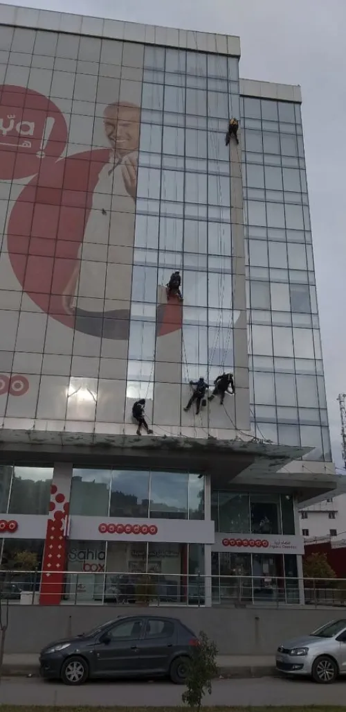 Nettoyage façades vitrées accès difficiles 