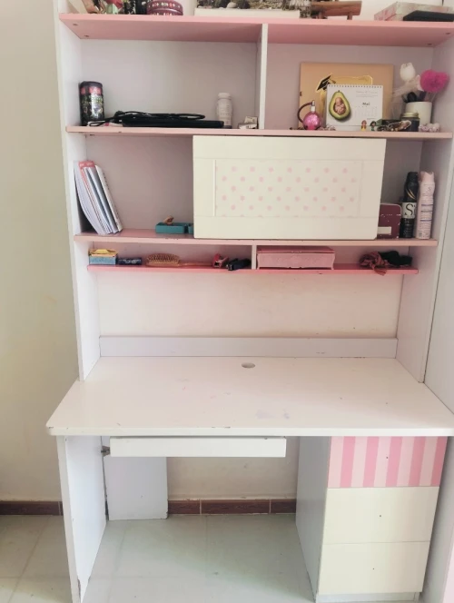 Lit superposé, armoire et bureau enfant