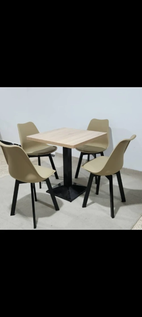 Table scandinave en fer forgé