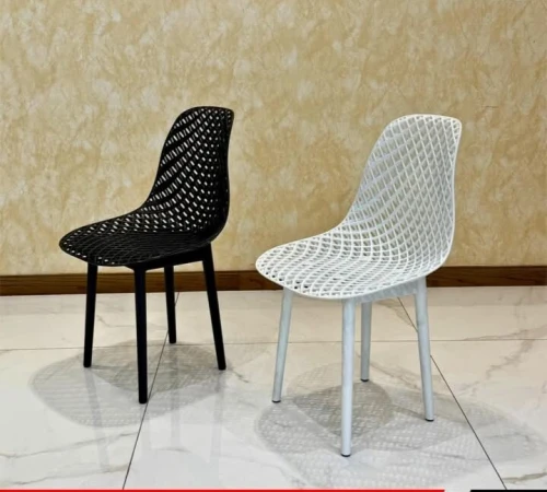 Chaise cafétéria en plastique