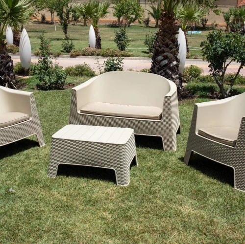 salon de jardin en plastique avec coussin