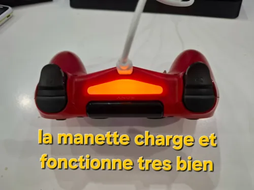PS4 Slim 1 Tera + 1 Manette Officielle (Parfait état / Peu servie)