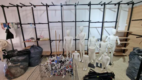 Vendre matériel magasin vêtement (enfants,homme,femme) occasion comme Neuf